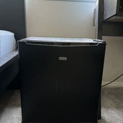 mini fridge 