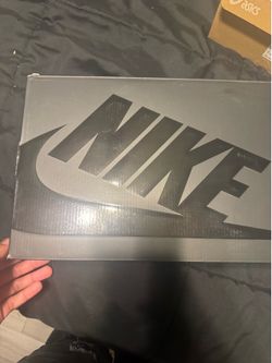 White supreme forces size 10