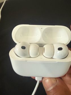 Apple AirPods Pro 3with Charging Case