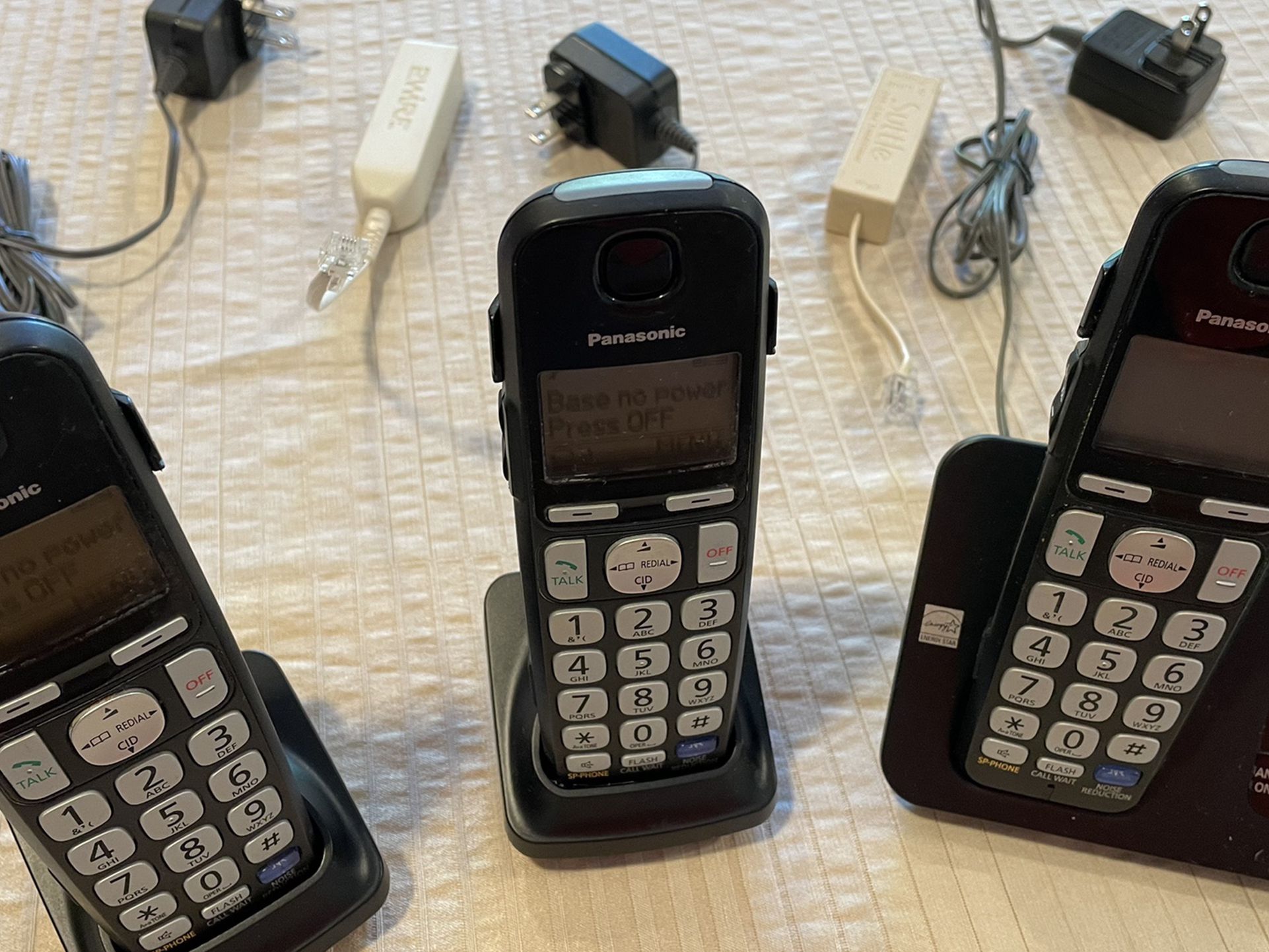 Telephone Panasonic W/ Answering System  3 Cordless Handsets 