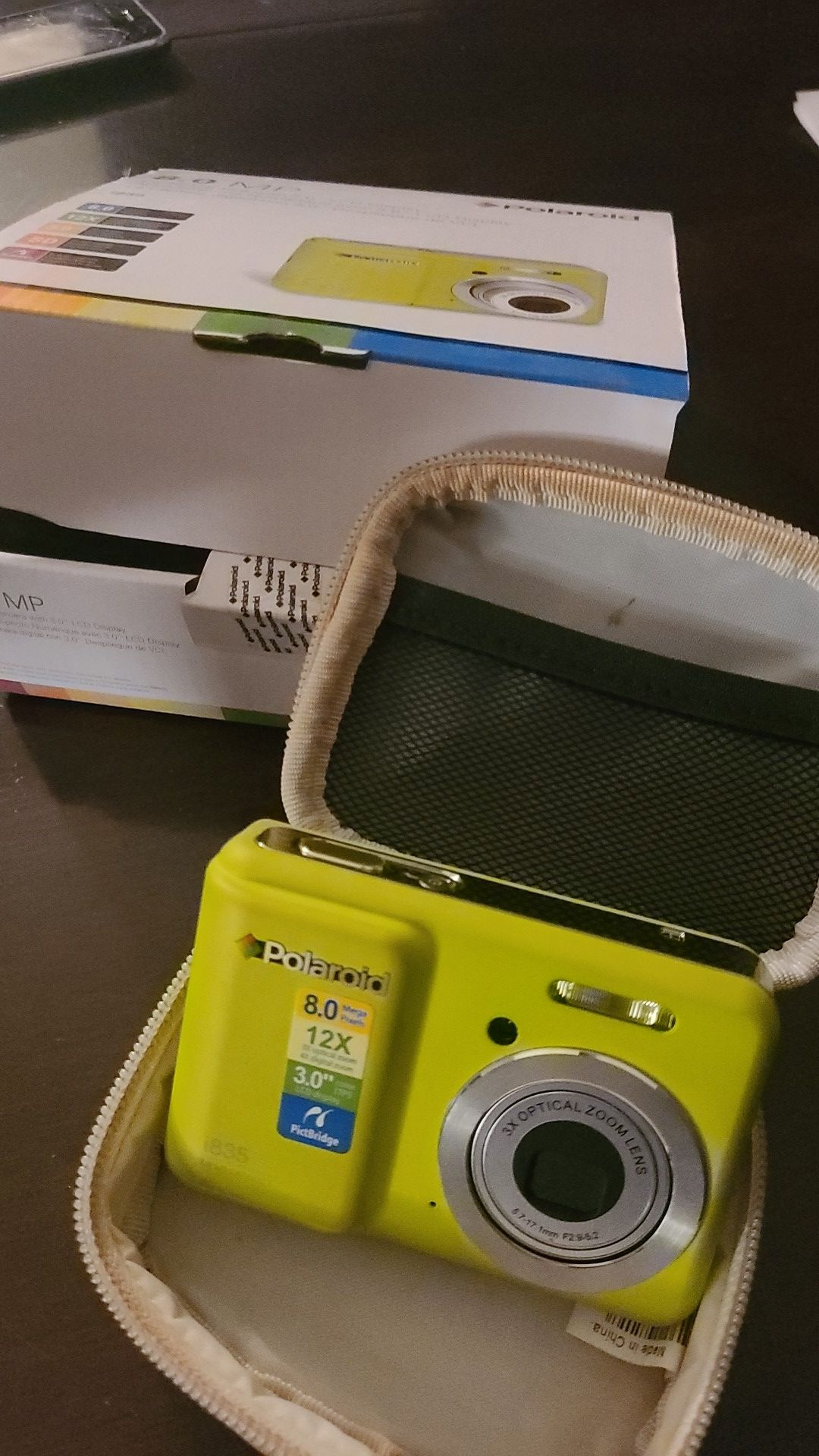 Polaroid i835 with Carrying Case