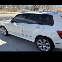 Great deal  2010 Mercedes benz glk 350