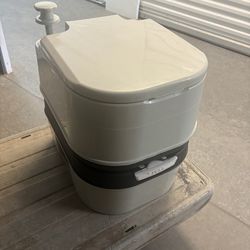 Portable toilet