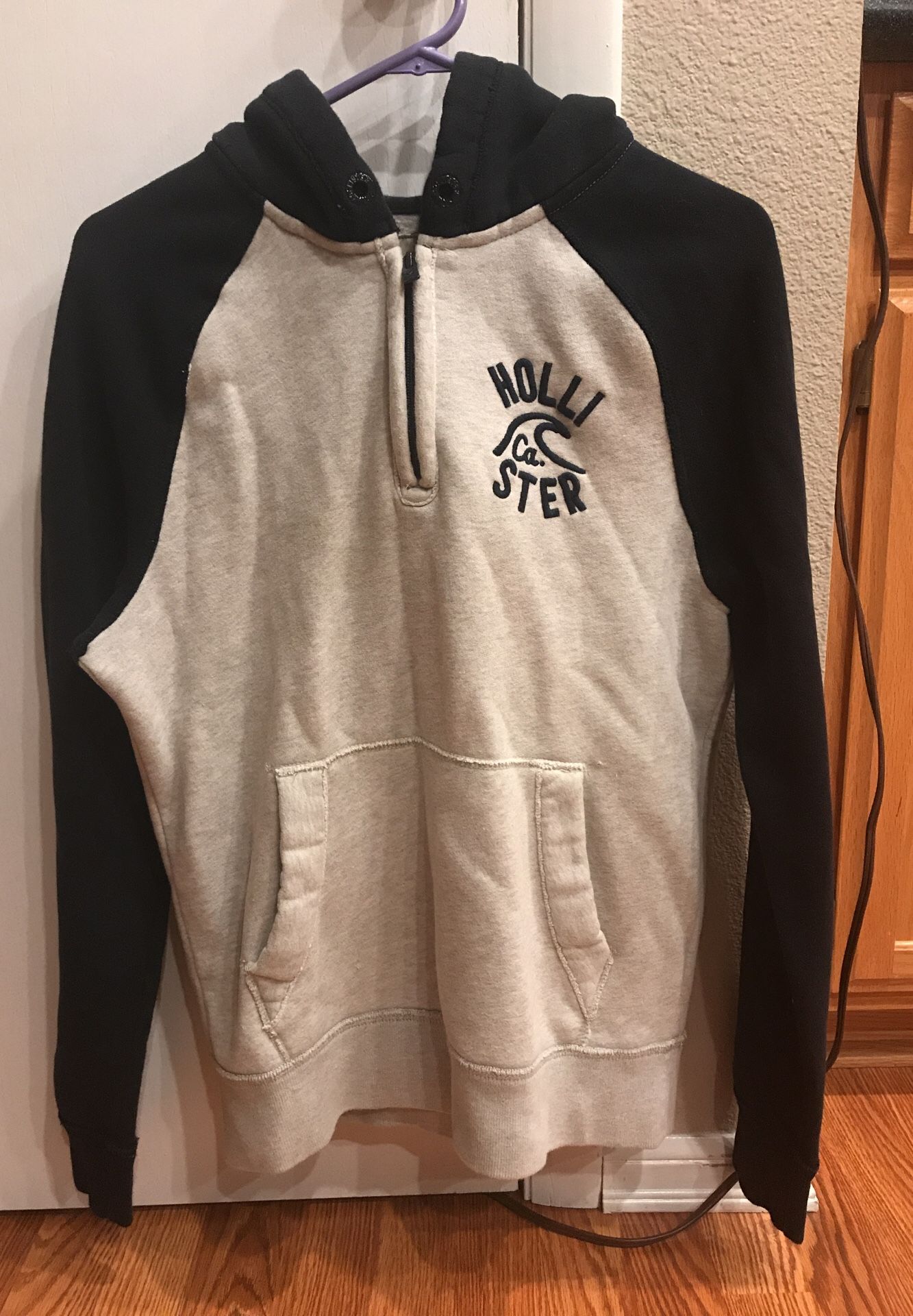 Hollister Brand Sweater Hoodie Small