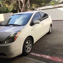 Toyota  Prius.     2009.  White.      166915 Mi   Second Owner 