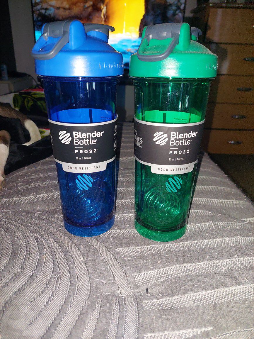 2 Blender Bottles. Pro 32 Blue And Green for Sale in Mesa, AZ