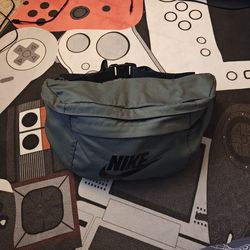 Nike fanny sling pack
