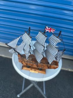 Vintage Heritage H.M.S. BOUNTY HAND-MADE WOODEN REPLICA SAILING SHIP-9”