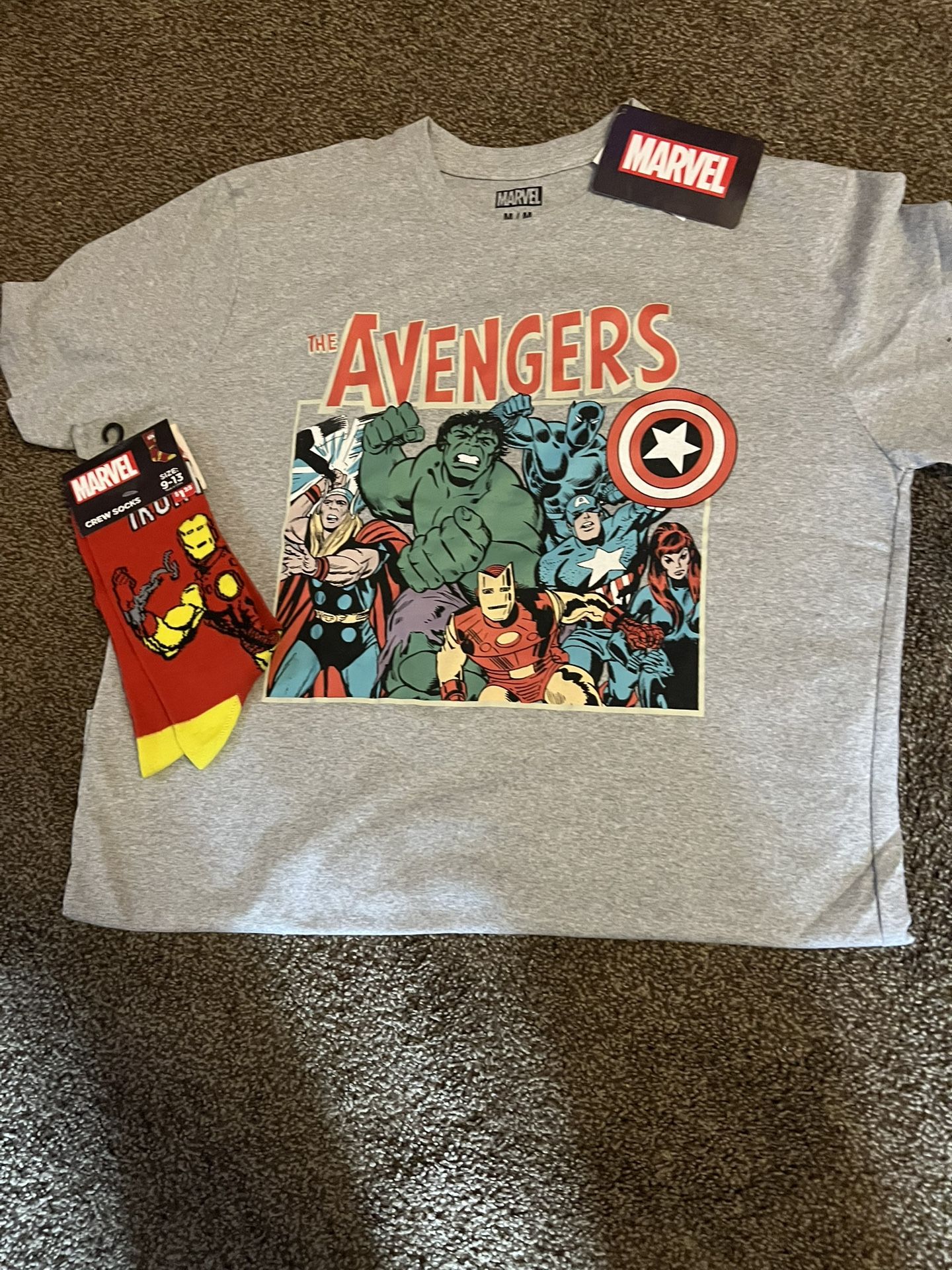 MARVEL T-SHIRT & MARVEL SOCKS- SIZE M