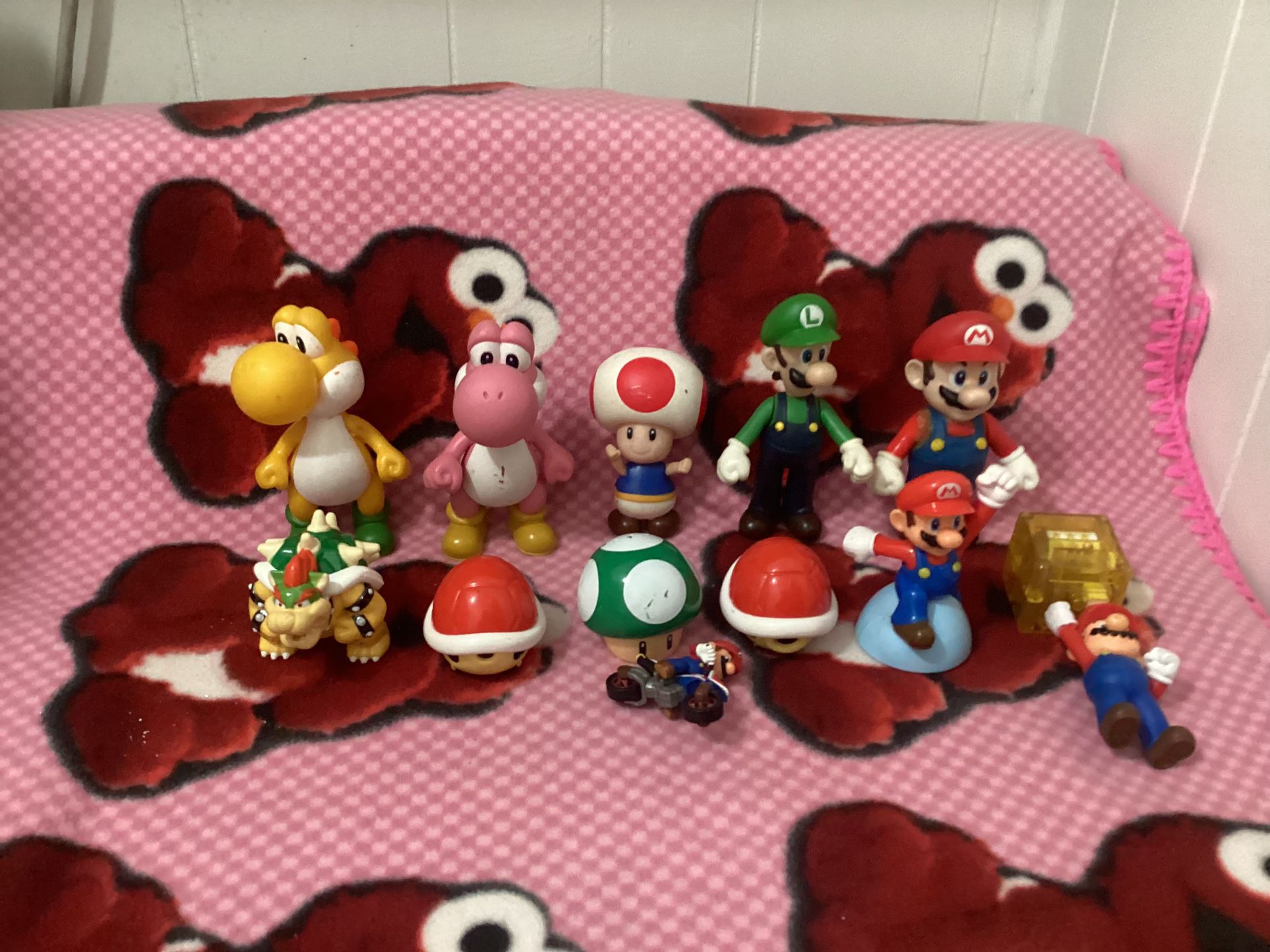 Super Mario Bros Lot Of 12 Toys 