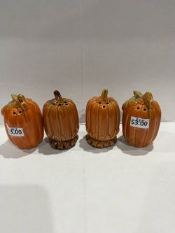Pumpkin salt & pepper shakers