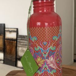 •Vera Bradley Sports 25 oz Water bottle!