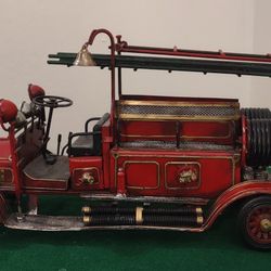 17" Large Antique Fire Engine Vintage Fire Truck Model Diecast Metal Truck Model Ornaments for Desktop Bar Home Shelf Decor Collectible Decorative Sta