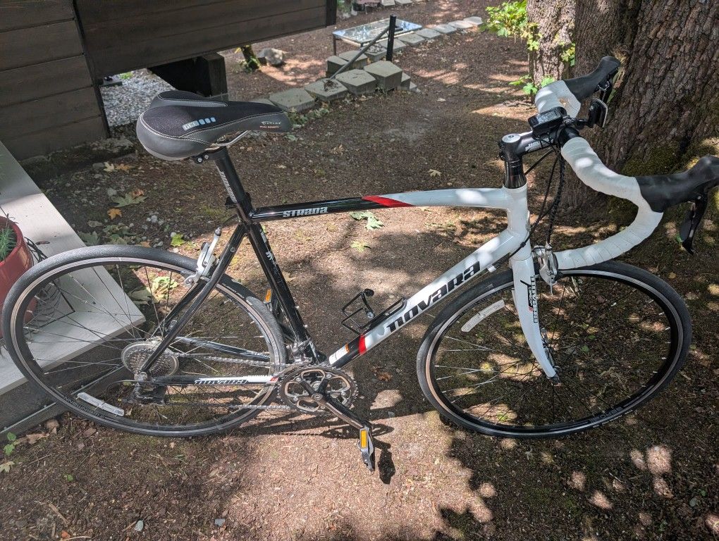 Novara Strada Large Road Bike Shimano 105
