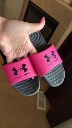 Girls under armor slides size 2