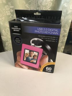 Digital photo key chain. Holds 60 pictures .$30 or best offer new in box
