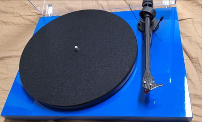 TURNTABLE   PRO-JECT CARBON