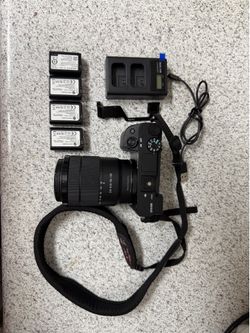 Sony a6400 Mirrorless APS-C Camera + 18-135mm Lens Kit (Excellent Condition + Extras)
