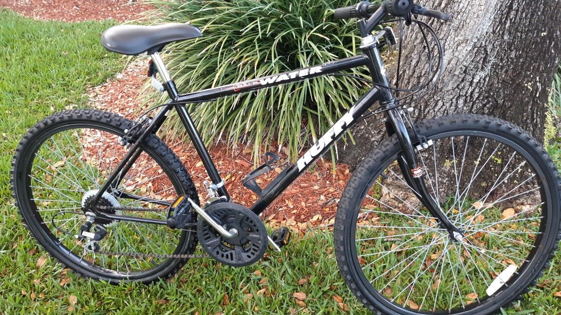 HUFFY MOUNTAIN BIKE. PERFECT CONDITION 🚴‍♂️