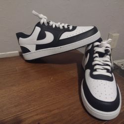 BRAND NEW NIKE COURT VISION LOWS 