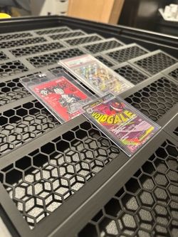 Card display raiser