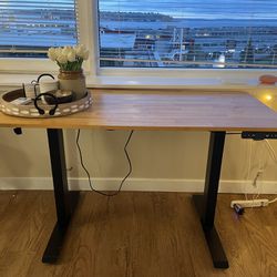 2 Standing desks - Oak and Mahogany 