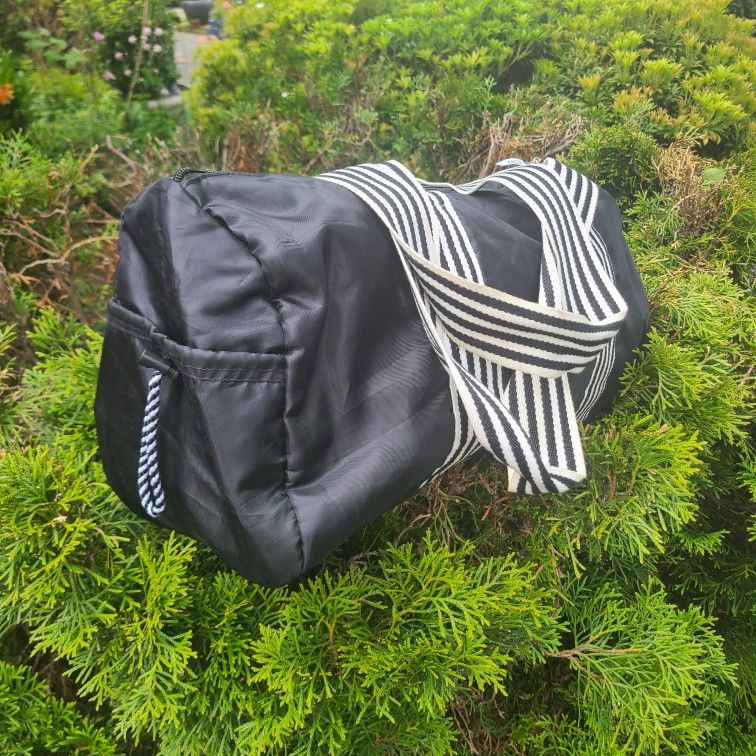 DSW LARGE BLACK/WHITE Bag BEACH DUFFLE Travel Gym Tote