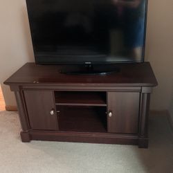 TV And Cabinet Combo With Free RoKU