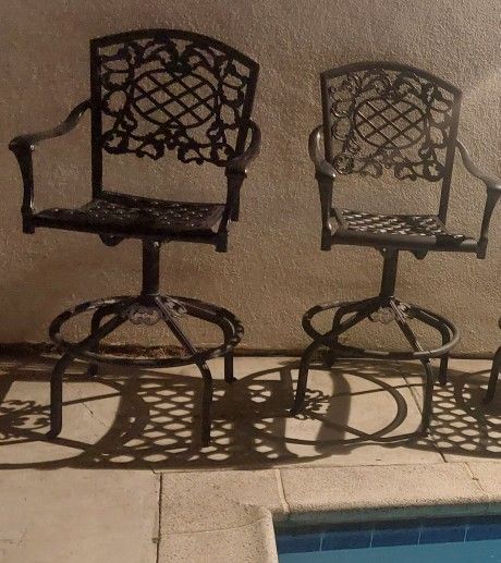2 Metal Swivel Barstool Chairs Black