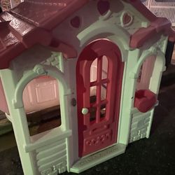 Step Two Indoor Outdoor Playhouse Like New