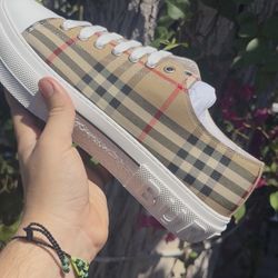 Burberry shoes Size 10/9.5