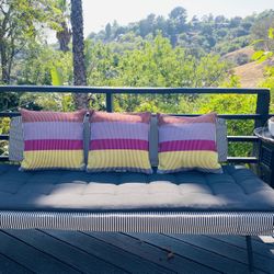 Outdoor Daybed With Cushion Included 