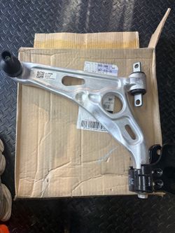 Genuine 2017-2023 chevy bolt EV / EUV electric Front Driver Side Lower Control Arm Gm original