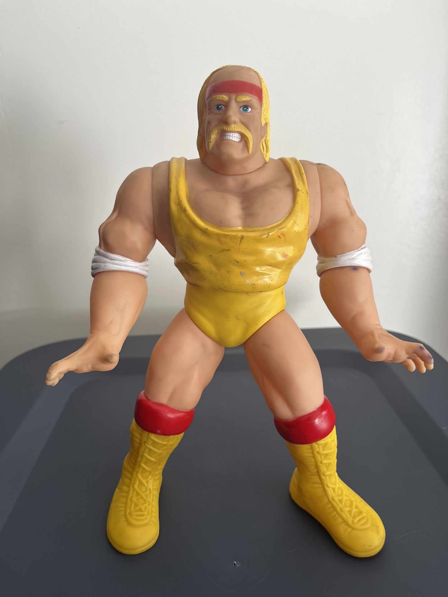 WWE/WWF HULK HOGAN FIGURE