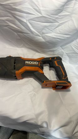 Ridgid R8642 Cordless Saw