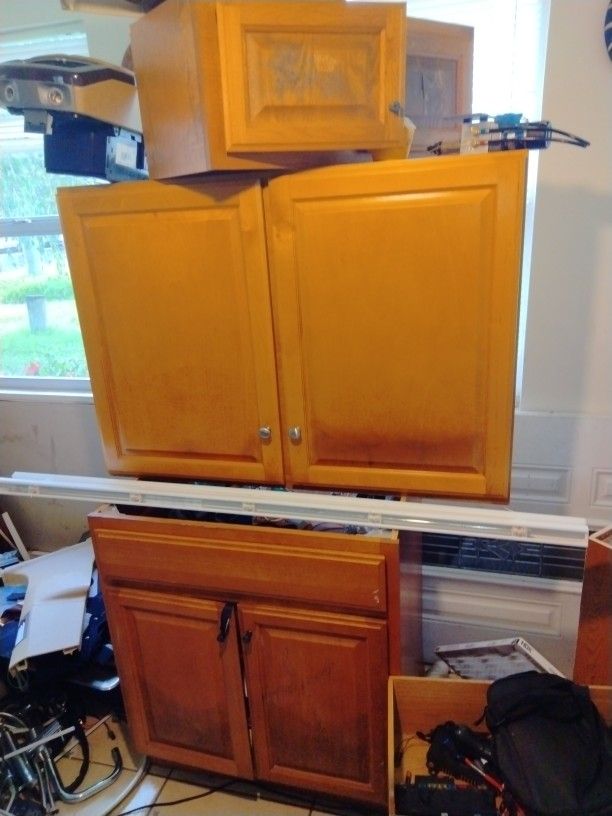 Kitchen Cabinets Used  But Very Good