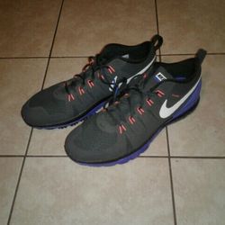 Lightly Used Black And Blue Nike Flywire Size17