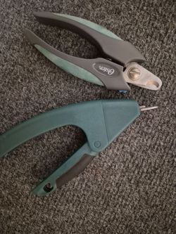 Dog nail clippers