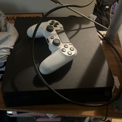 PS4 With Controller With Everything 