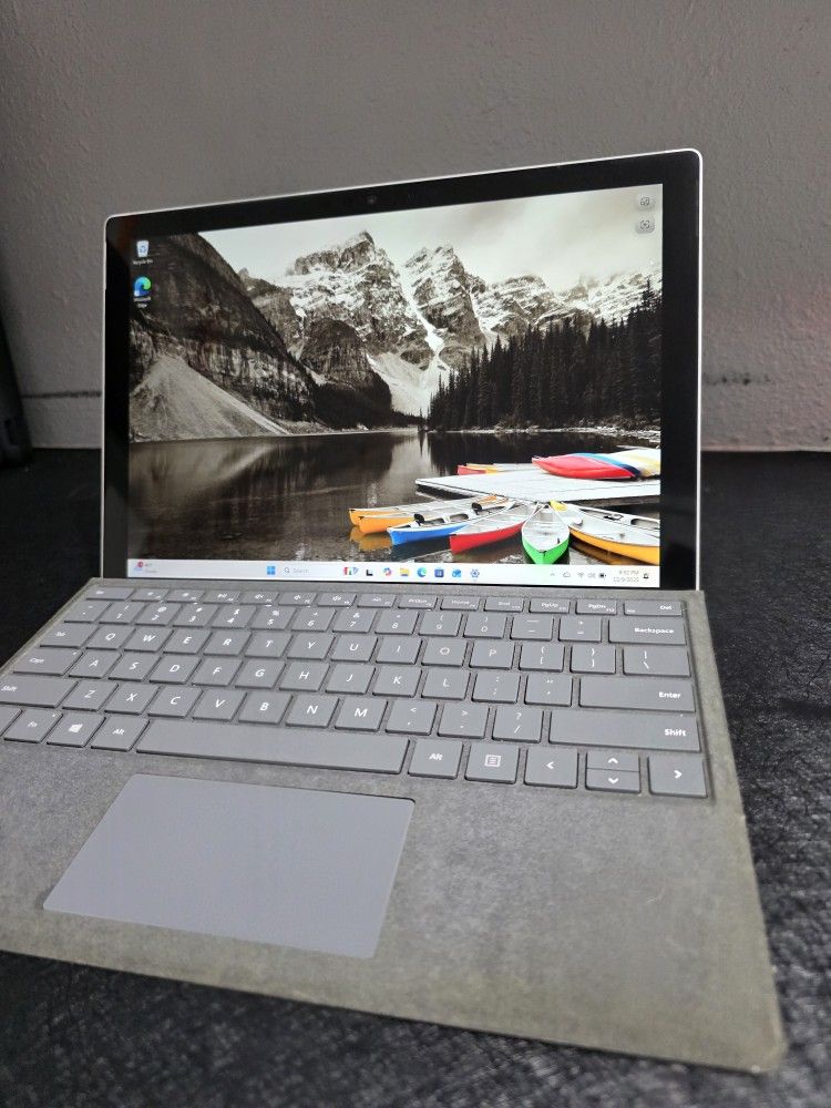 MICROSOFT SURFACE PRO 6
i5 - 8250u CPU
WINDOWS 11
25H2 UPDATED
256GB SSD
8GB RAM
WEBCAM FRONT AND BACK
DETACHABLE BACKLIT KEYBOARD
EXELLENT BATTERY LI