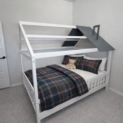 Toddler House Bed - Excellent condition