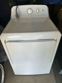 Hot point dryer.  Only a few years old. Works great 👍