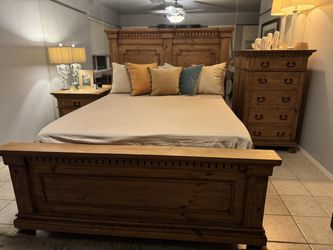 Beautiful Queen Bedroom Set