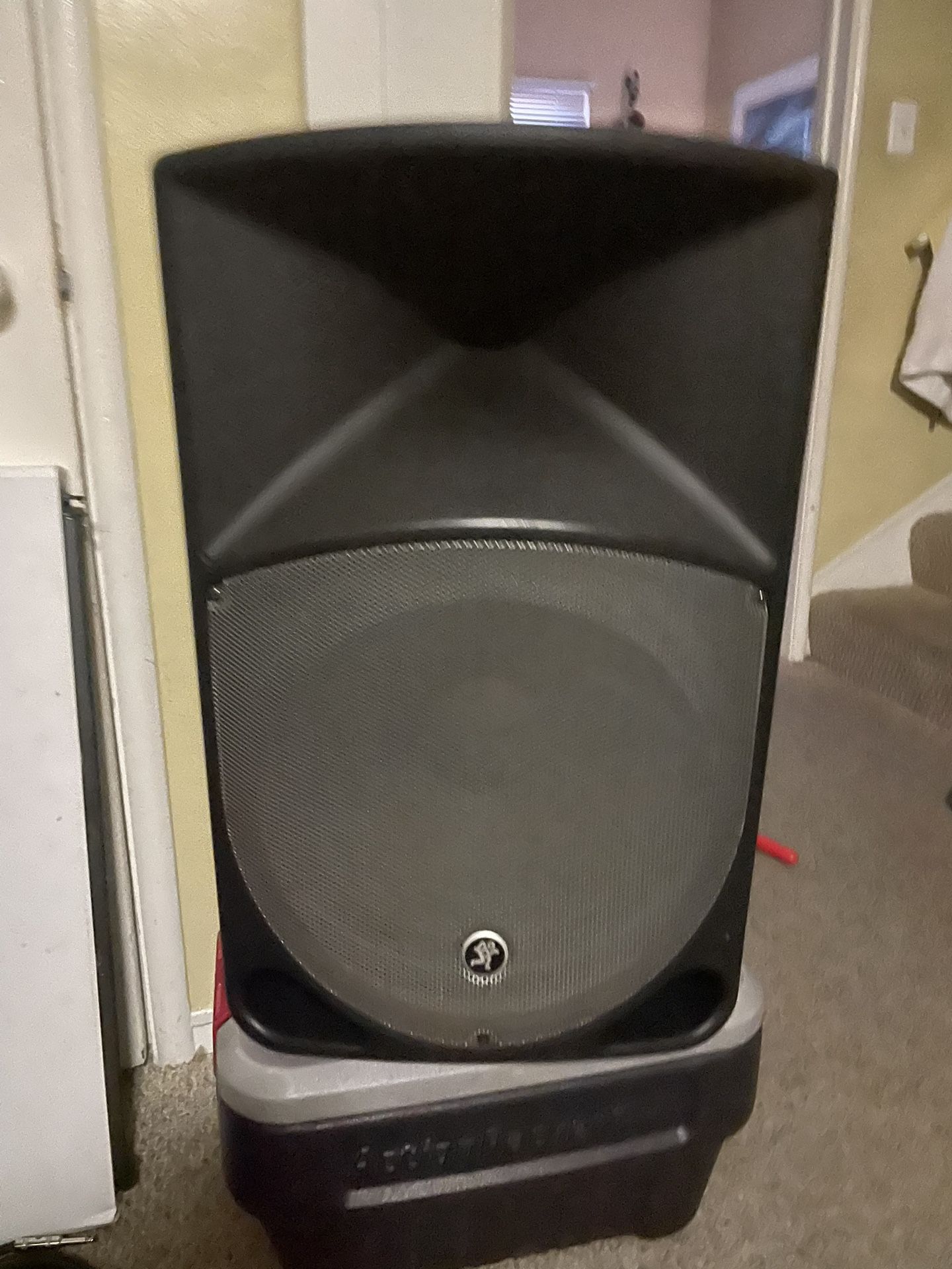 Pair Makie Thump Powered Speaker TH15