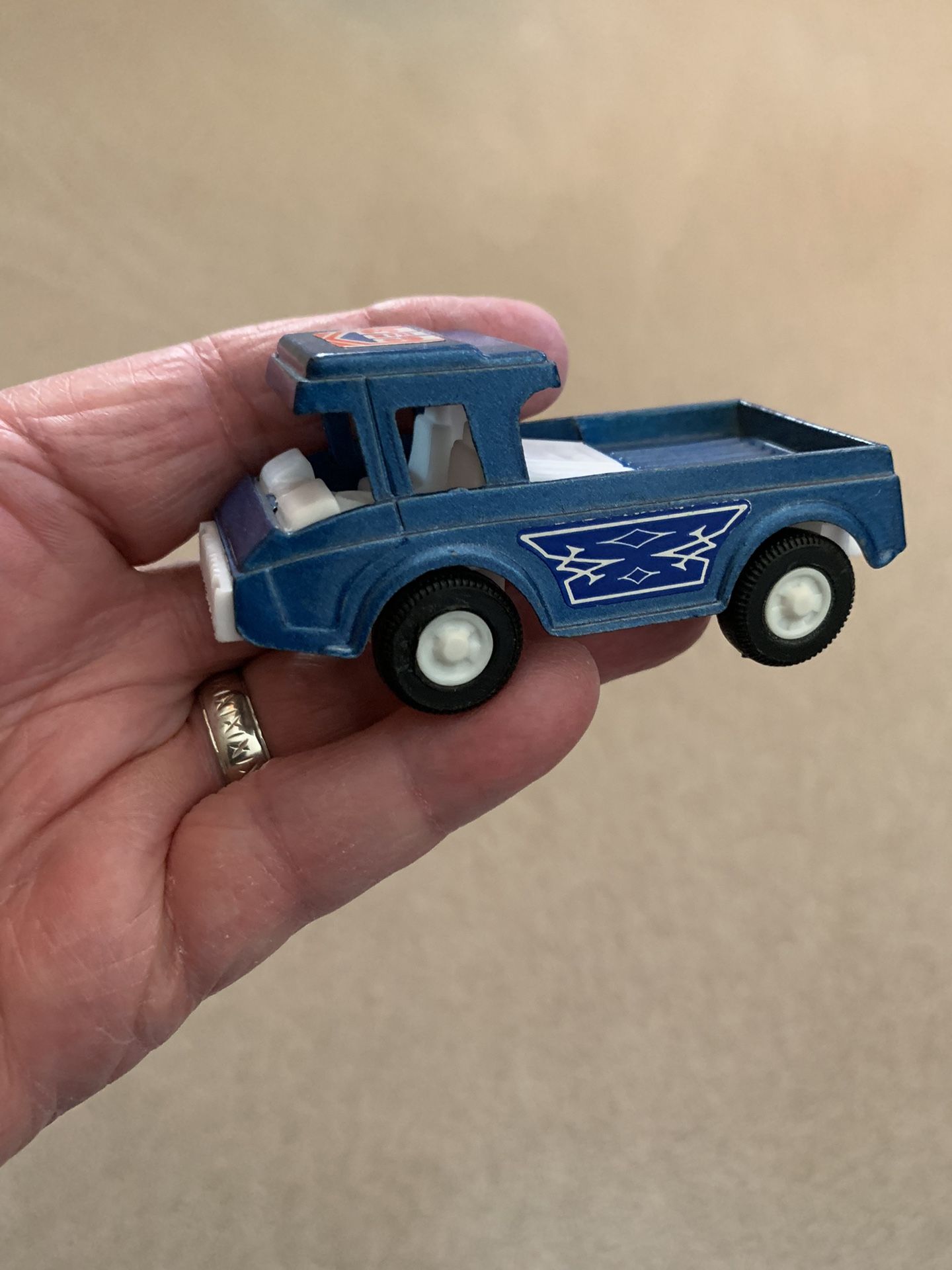 TOY Vintage TOOTSIE TOY RESCUE PICK-UP TRUCK #813