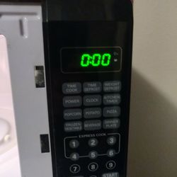 Black Countertop Microwave 