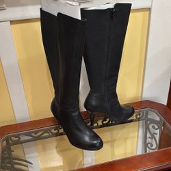 Size 8.5 M Black Leather/Stretch Vanity Boots