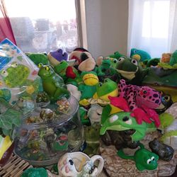 Frog Collection At Estate Sale 100s Of Frogs 