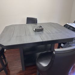 Dining Table with 6 Chairs 