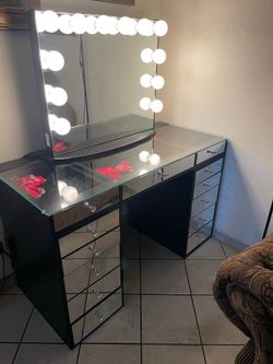 Makeup vanity